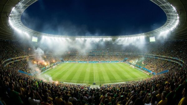 Stade comble sous les projecteurs un soir de Coupe du Monde