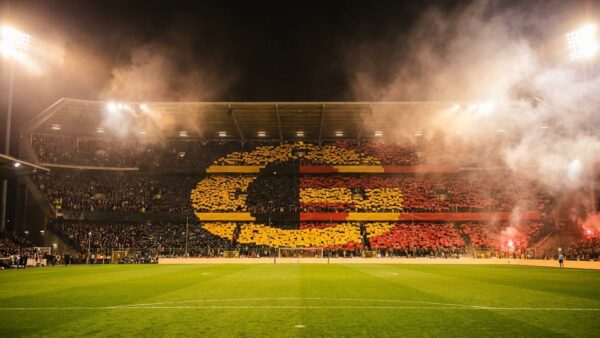 Tifo géant formant la lettre G dans un stade — Groupe G, Coupe du Monde 2026