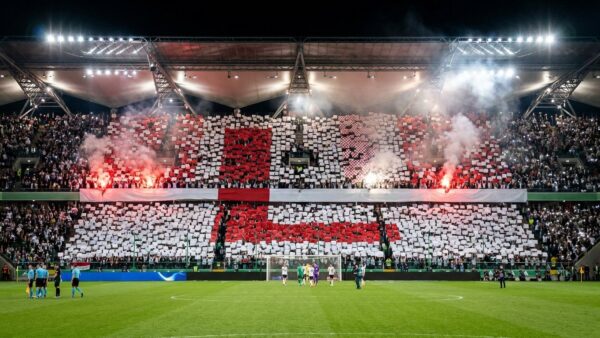 Tifo géant formant la lettre L dans un stade — Groupe L, Coupe du Monde 2026